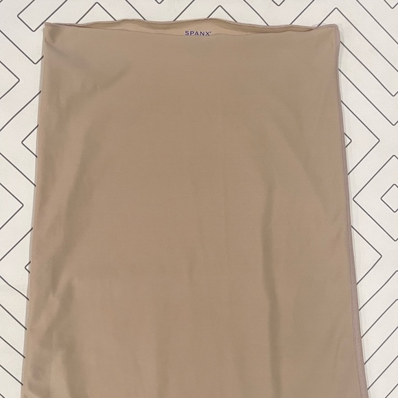 SPANX Nude Skirt Slip - Picture 2 of 8